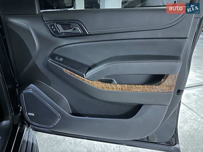 Внедорожник / Кроссовер Chevrolet Suburban 2014 в Днепре