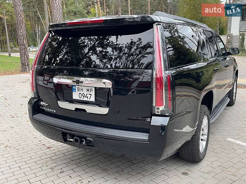 Внедорожник / Кроссовер Chevrolet Suburban 2015 в Буче