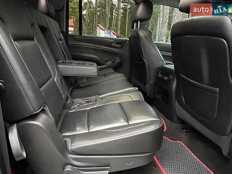 Внедорожник / Кроссовер Chevrolet Suburban 2015 в Буче