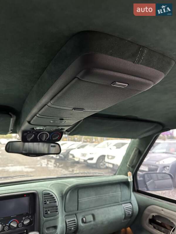 Внедорожник / Кроссовер Chevrolet Suburban 1997 в Белогородке