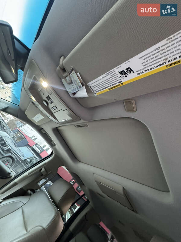 Внедорожник / Кроссовер Chevrolet Suburban 2016 в Киеве