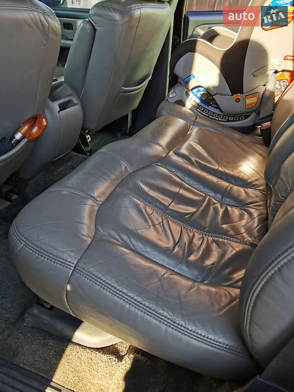 Позашляховик / Кросовер Chevrolet Tahoe 2000 в Києві