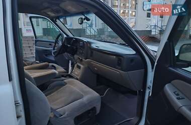 Внедорожник / Кроссовер Chevrolet Tahoe 2001 в 
