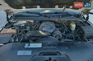 Внедорожник / Кроссовер Chevrolet Tahoe 2001 в 