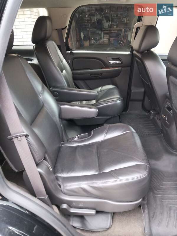 Внедорожник / Кроссовер Chevrolet Tahoe 2011 в Киеве