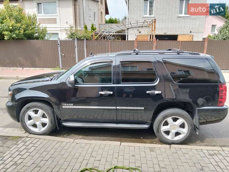 Внедорожник / Кроссовер Chevrolet Tahoe 2011 в Киеве