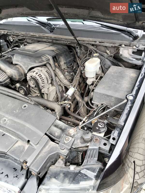 Внедорожник / Кроссовер Chevrolet Tahoe 2011 в Киеве