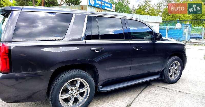 Внедорожник / Кроссовер Chevrolet Tahoe 2016 в Остроге