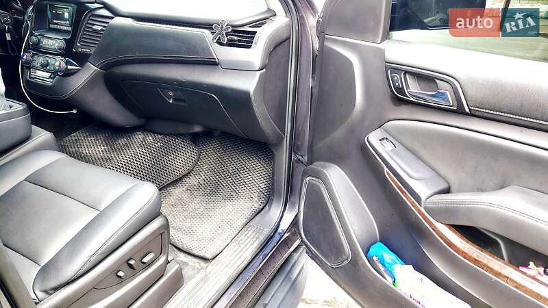 Внедорожник / Кроссовер Chevrolet Tahoe 2016 в Остроге