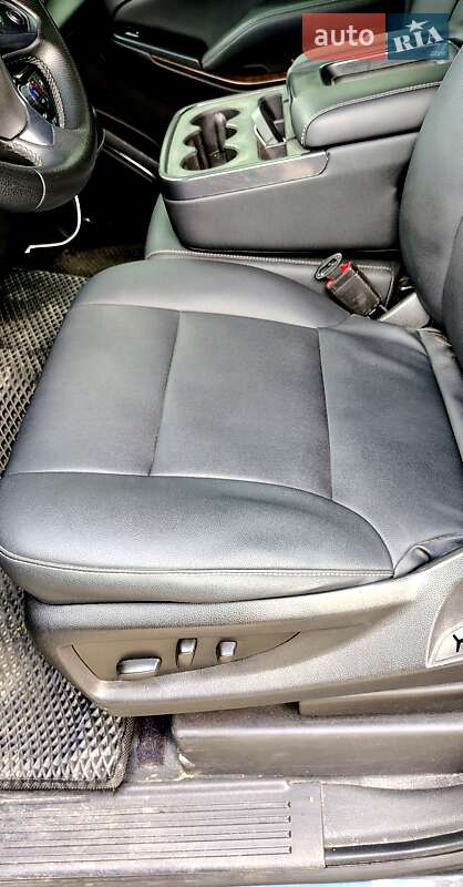 Внедорожник / Кроссовер Chevrolet Tahoe 2016 в Остроге