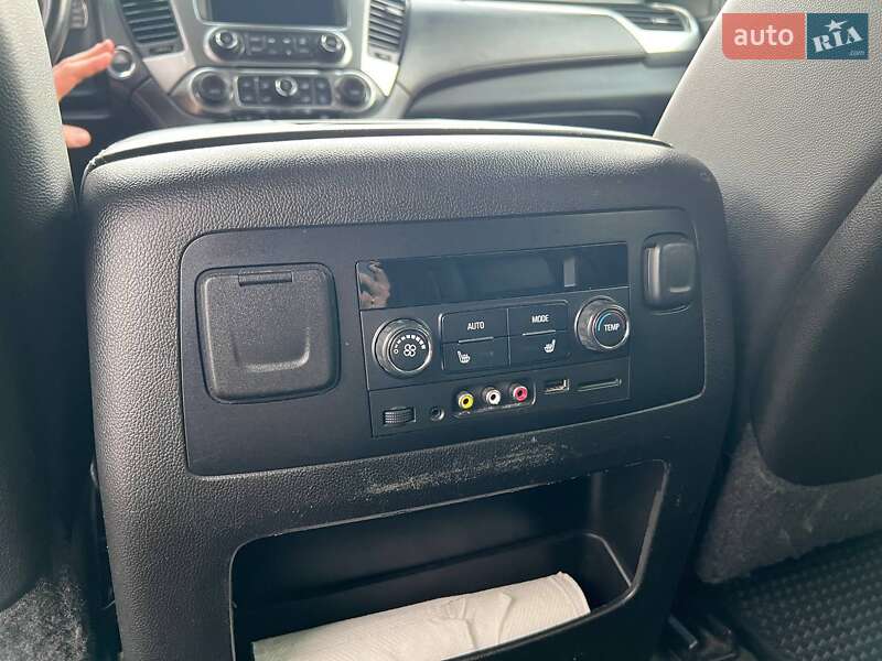 Позашляховик / Кросовер Chevrolet Tahoe 2015 в Києві