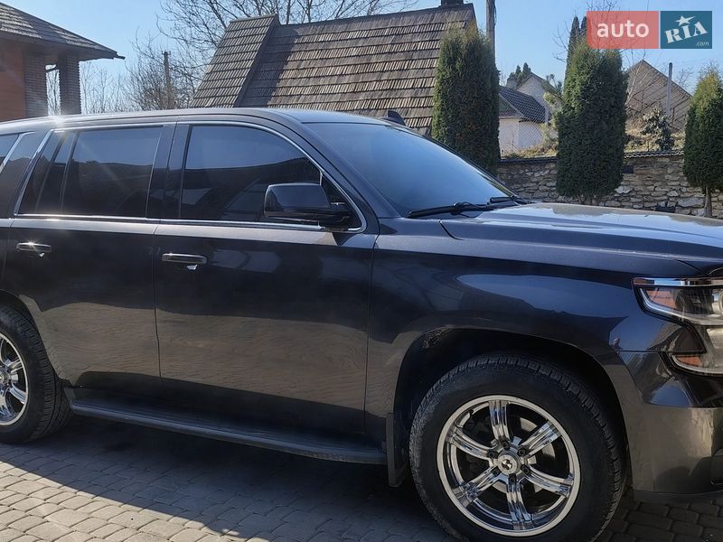 Внедорожник / Кроссовер Chevrolet Tahoe 2016 в Остроге