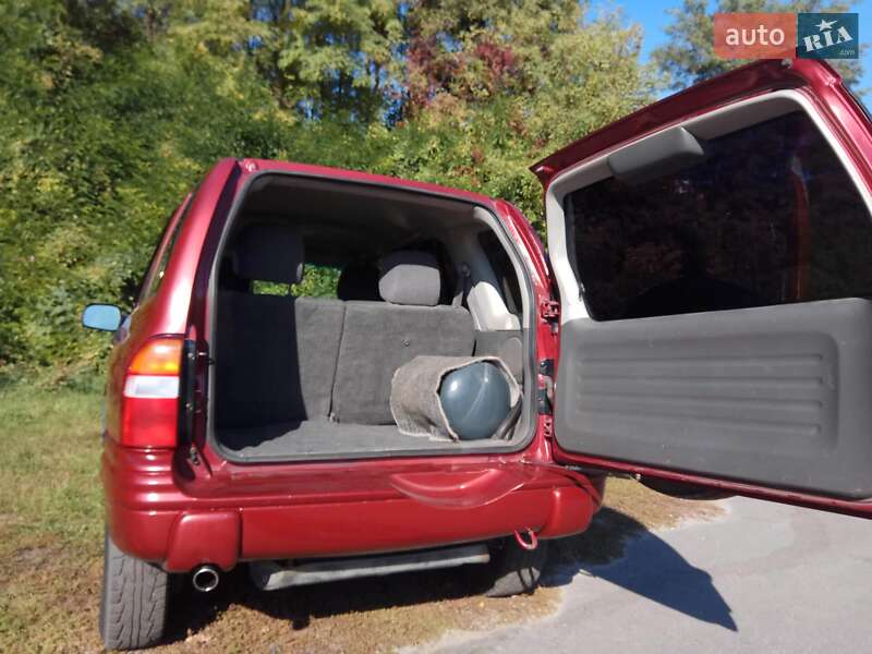 Внедорожник / Кроссовер Chevrolet Tracker 2000 в Киеве
