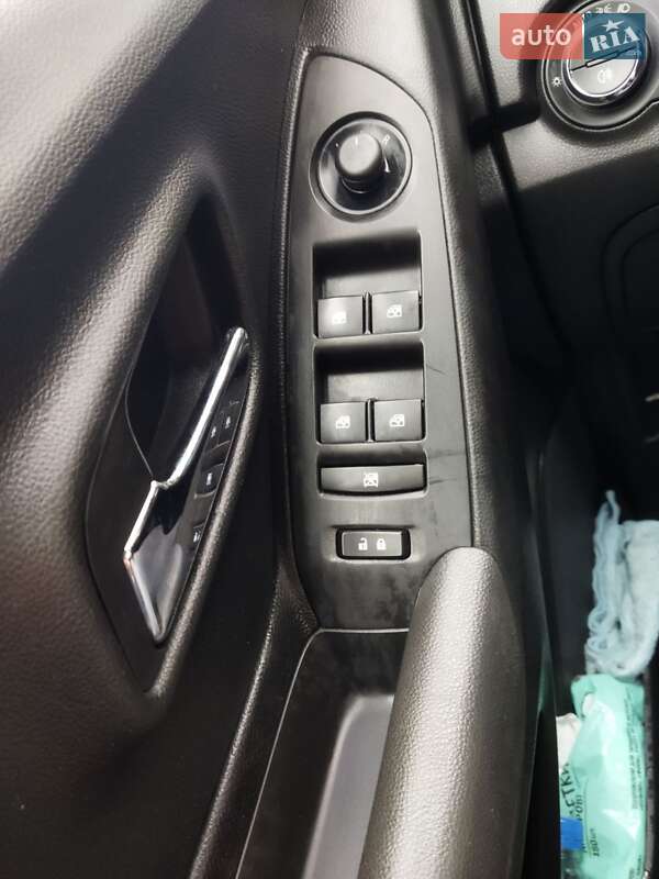 Внедорожник / Кроссовер Chevrolet Tracker 2014 в Каменец-Подольском