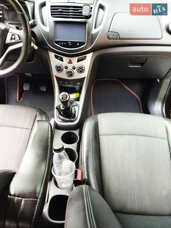 Внедорожник / Кроссовер Chevrolet Tracker 2014 в Каменец-Подольском