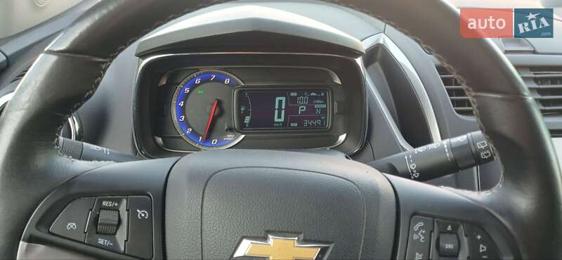 Внедорожник / Кроссовер Chevrolet Tracker 2013 в Киеве