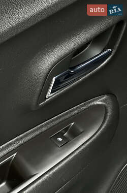 Позашляховик / Кросовер Chevrolet Tracker 2014 в 