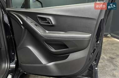 Внедорожник / Кроссовер Chevrolet Tracker 2013 в 