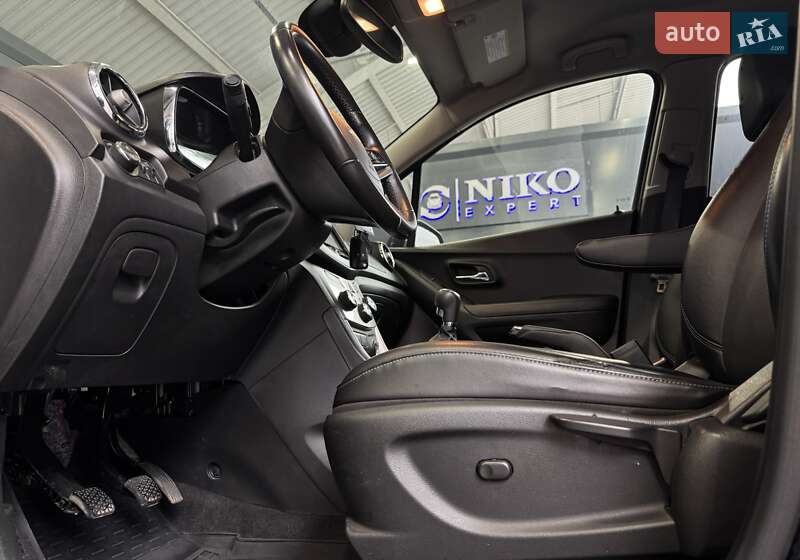 Внедорожник / Кроссовер Chevrolet Tracker 2013 в Киеве
