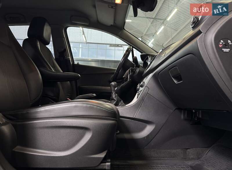 Внедорожник / Кроссовер Chevrolet Tracker 2013 в Киеве