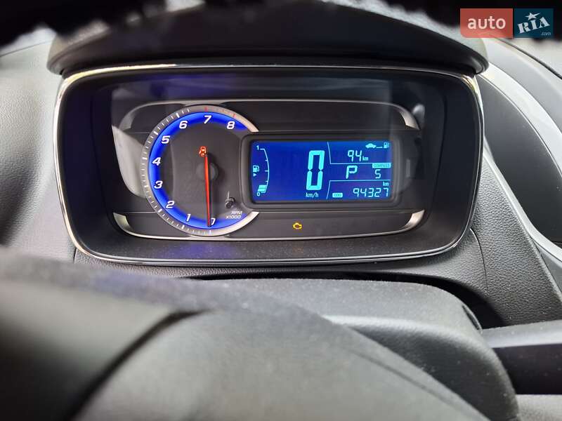 Внедорожник / Кроссовер Chevrolet Tracker 2014 в Долинской