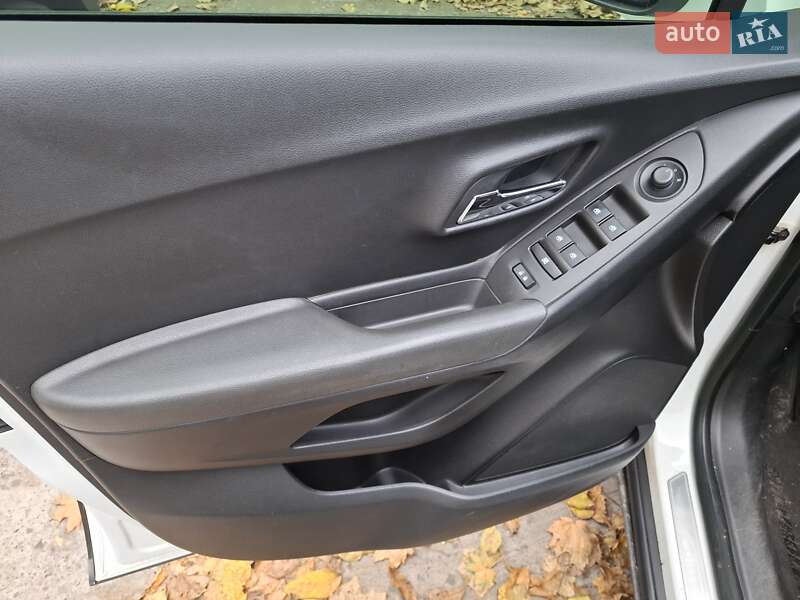 Внедорожник / Кроссовер Chevrolet Tracker 2014 в Долинской