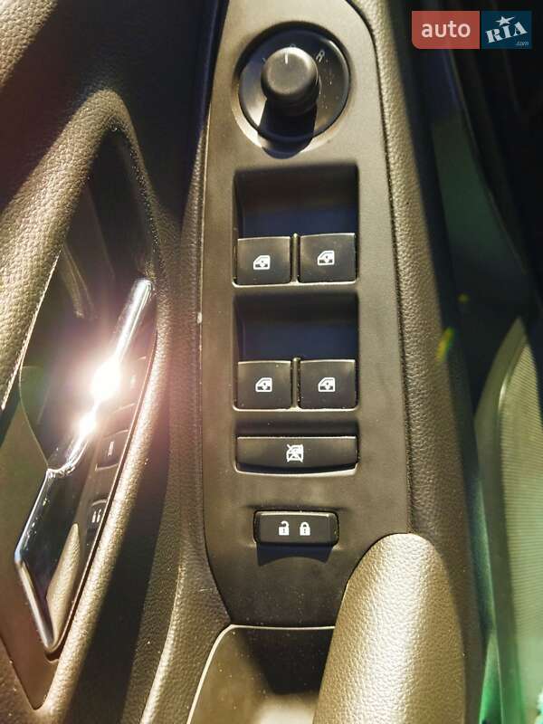 Внедорожник / Кроссовер Chevrolet Tracker 2014 в Каменец-Подольском