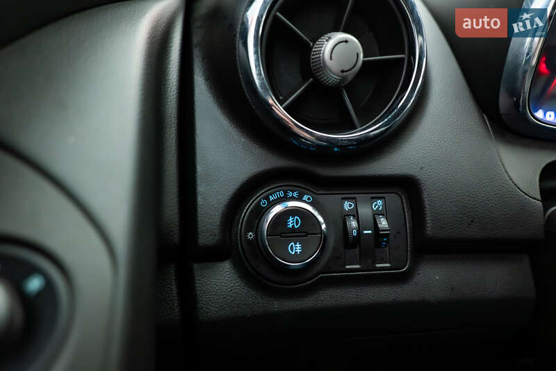 Внедорожник / Кроссовер Chevrolet Tracker 2013 в Киеве