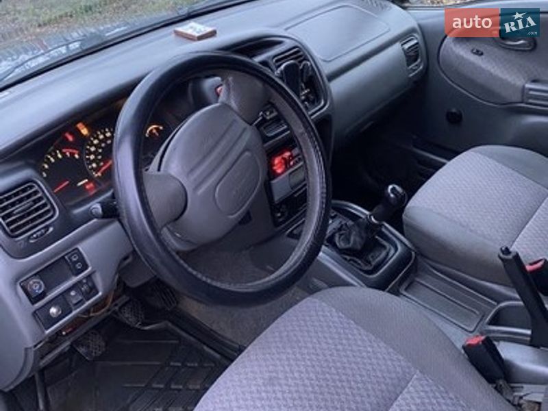 Внедорожник / Кроссовер Chevrolet Tracker 2001 в Бучаче