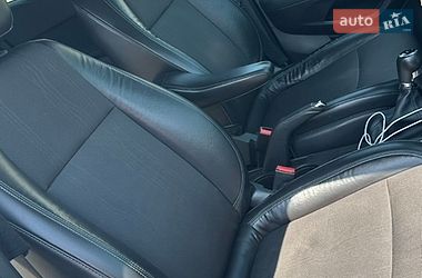 Позашляховик / Кросовер Chevrolet Tracker 2013 в Києві