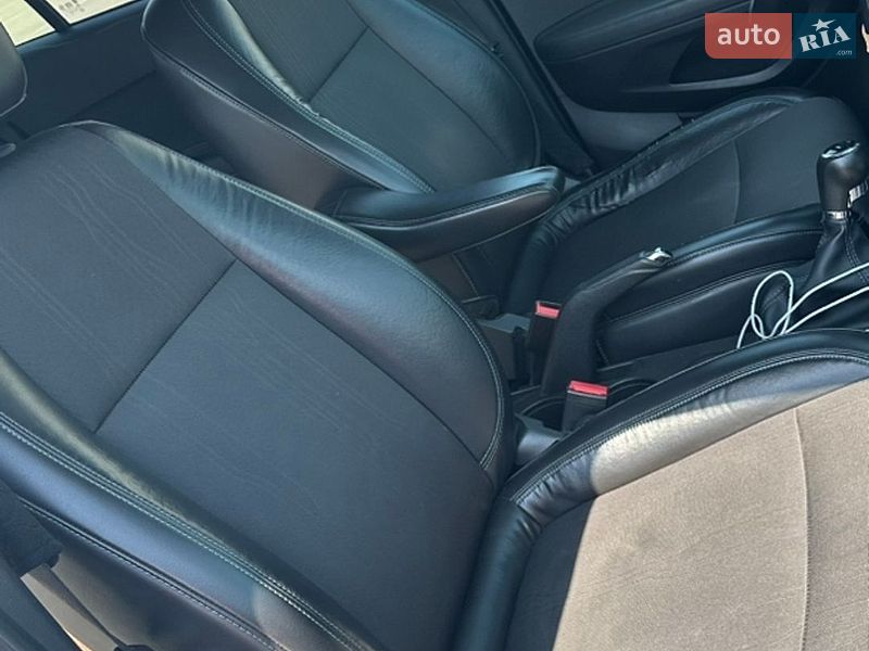 Позашляховик / Кросовер Chevrolet Tracker 2013 в Києві