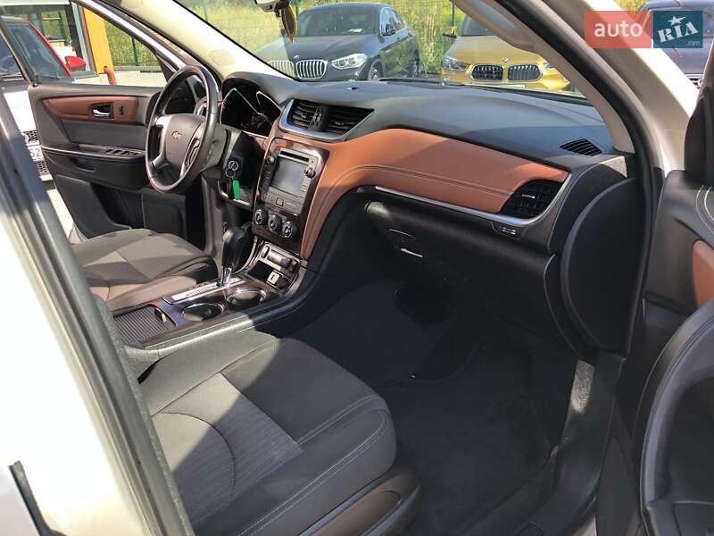 Внедорожник / Кроссовер Chevrolet Traverse 2016 в Львове