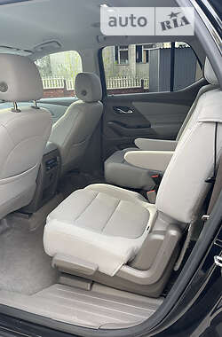 Позашляховик / Кросовер Chevrolet Traverse 2017 в 