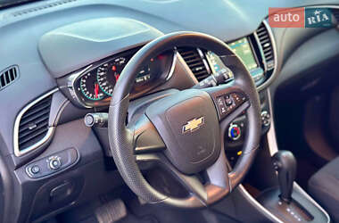 Внедорожник / Кроссовер Chevrolet Trax 2017 в 