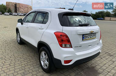 Внедорожник / Кроссовер Chevrolet Trax 2017 в 