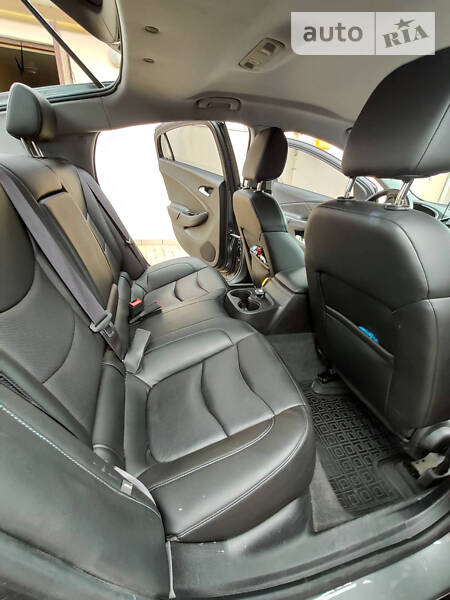 Хэтчбек Chevrolet Volt 2016 в Черкассах