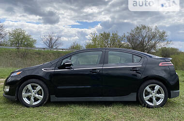 Седан Chevrolet Volt 2013 в Яготине