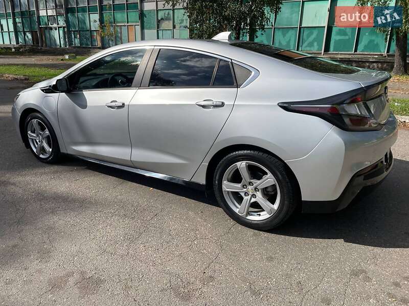 Хэтчбек Chevrolet Volt 2016 в Киеве