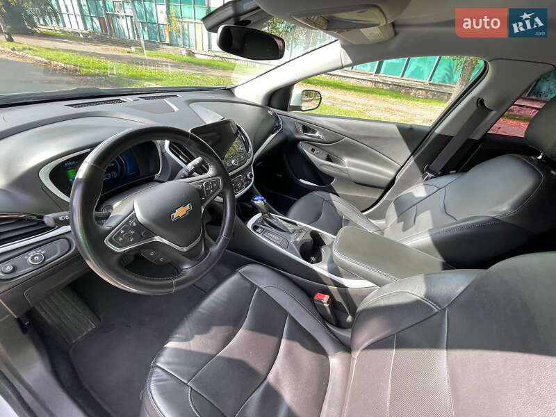 Хэтчбек Chevrolet Volt 2016 в Киеве
