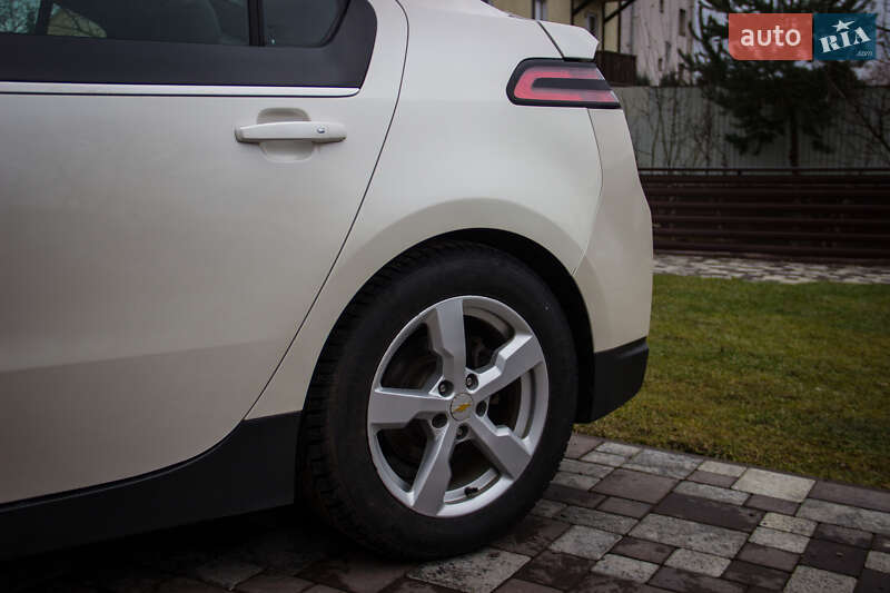 Лифтбек Chevrolet Volt 2013 в Луцке