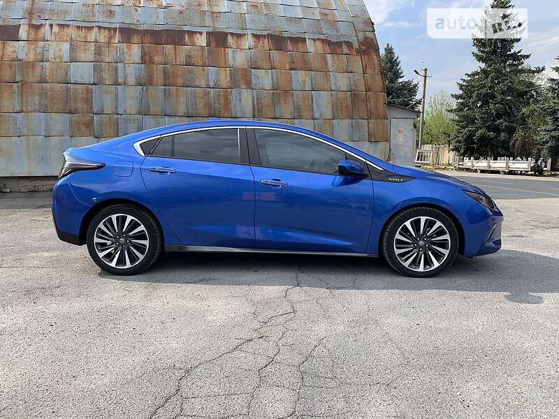 Хэтчбек Chevrolet Volt 2016 в 