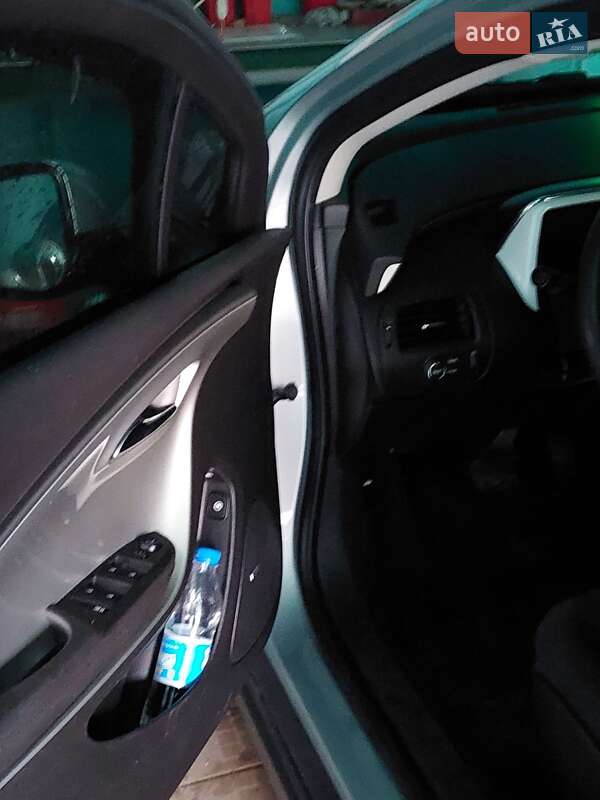 Хэтчбек Chevrolet Volt 2011 в Кропивницком