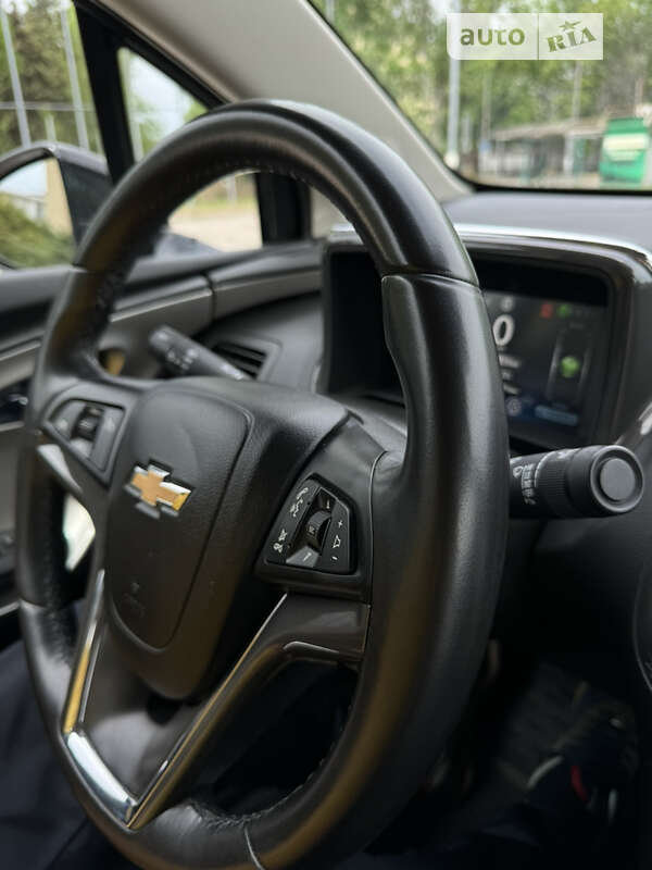 Хэтчбек Chevrolet Volt 2015 в Запорожье