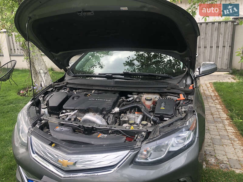 Хэтчбек Chevrolet Volt 2015 в Киеве