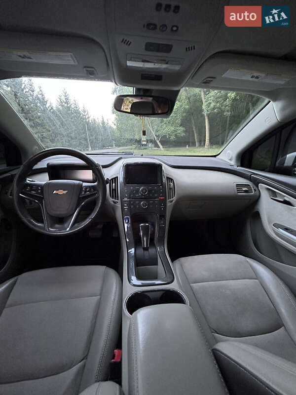 Хэтчбек Chevrolet Volt 2012 в Ильинцах