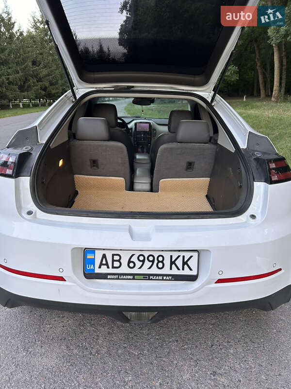 Хэтчбек Chevrolet Volt 2012 в Ильинцах