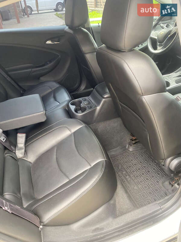 Хэтчбек Chevrolet Volt 2016 в Киеве