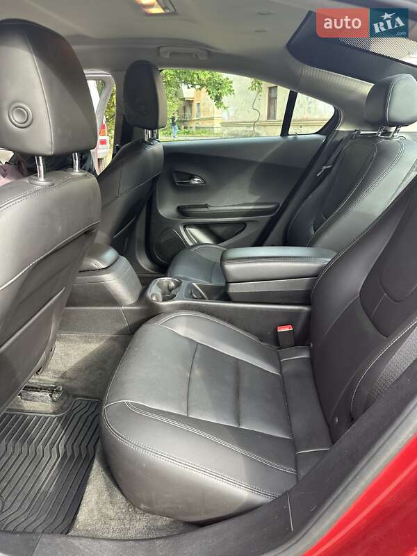 Хэтчбек Chevrolet Volt 2014 в Киеве