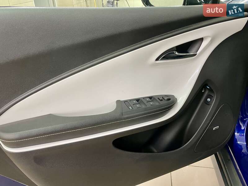 Хэтчбек Chevrolet Volt 2013 в Сумах