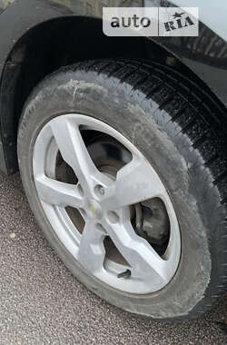 Хэтчбек Chevrolet Volt 2013 в 